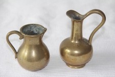 2 kleine Krüge, Messing