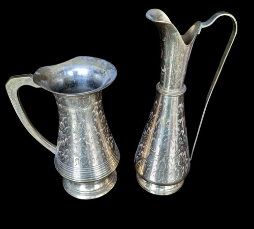 Set mit zwei karaffen - zwei, karaffen/krügen